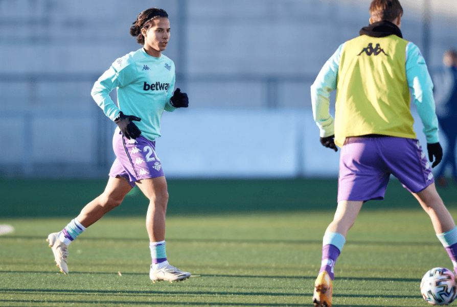 Diego Lainez se recupera de COVID-19 y entrena con Betis