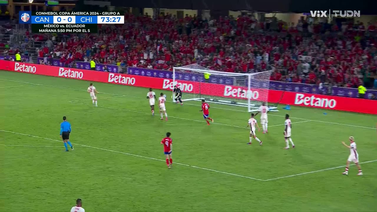 ¡TIRO ATAJADO! disparo por Alexis Sánchez.