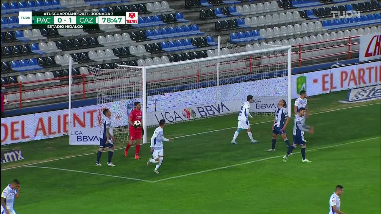 ¡TIRO ATAJADO! disparo por Roberto Carlos de la Rosa.