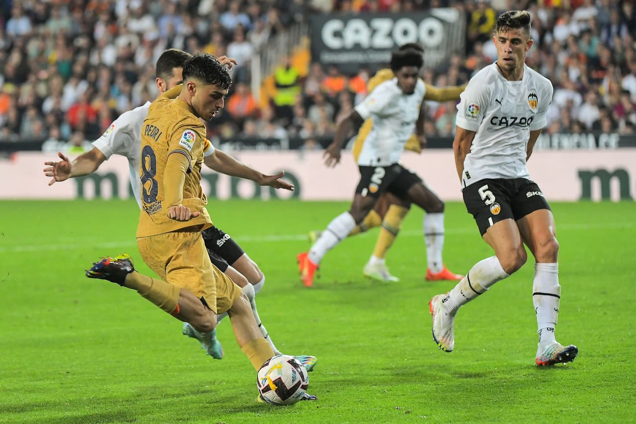 Barcelona venció de último minuto 0-1 al Valencia en Mestalla con un gol cardíaco de Robert Lewandowski; los Chés perdieron a Cavani por lesión.