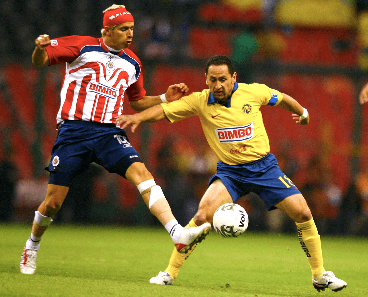 El jugador del América con más Clásicos oficiales es Cristobal Ortega, sumando 46 partidos.