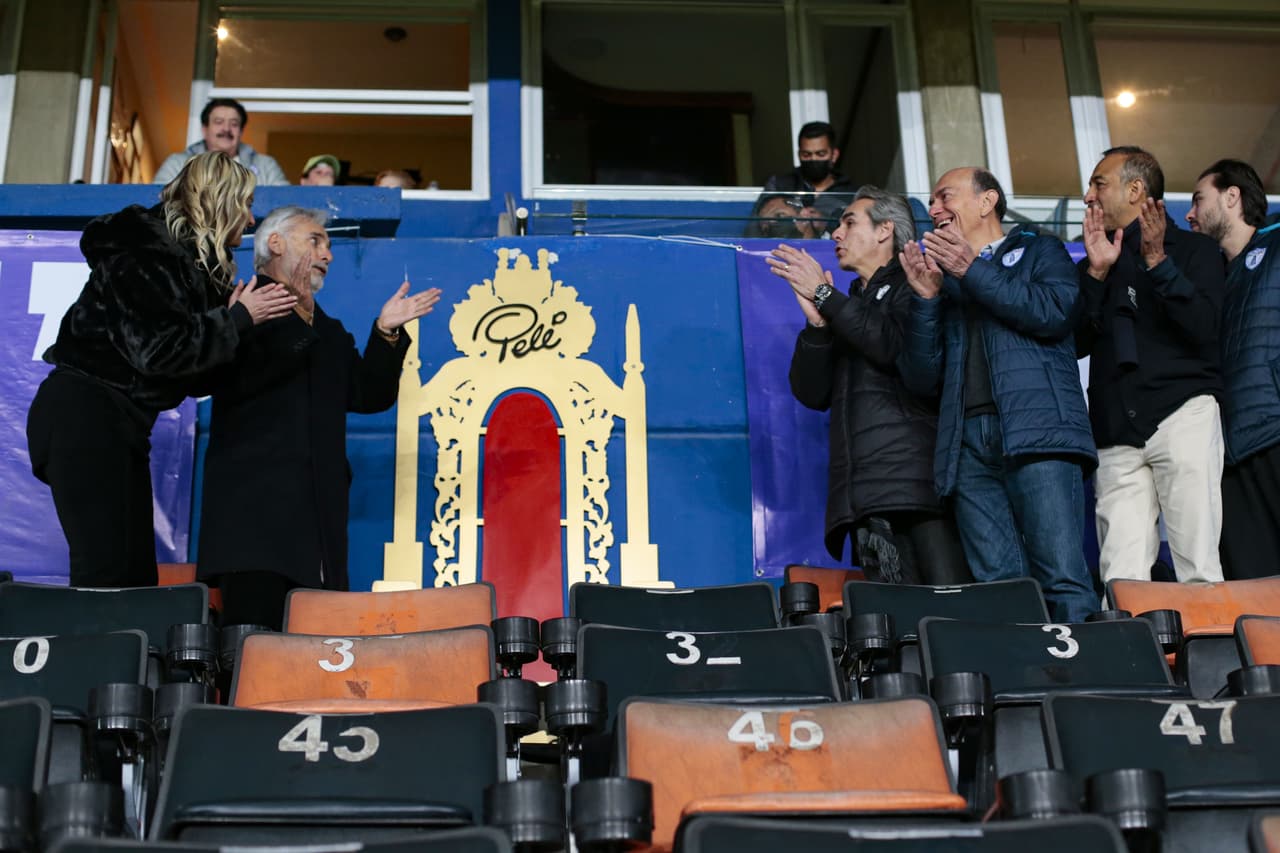 Pachuca arrancó con el pie derecho el Clausura 2023 en el Estadio Hidalgo al derrotar por goleada 5-1 al Puebla. Con anotaciones de Luis Chávez, doblete de Nicolás Ibáñez, otro de ‘Chofis’ López y uno más de Kevin Álvarez, los Tuzos dejaron en claro que buscarán el bicampeonato en la Liga MX. Por parte de La Franja, Martín Barragán anotó el del honor desde los 11 pasos.