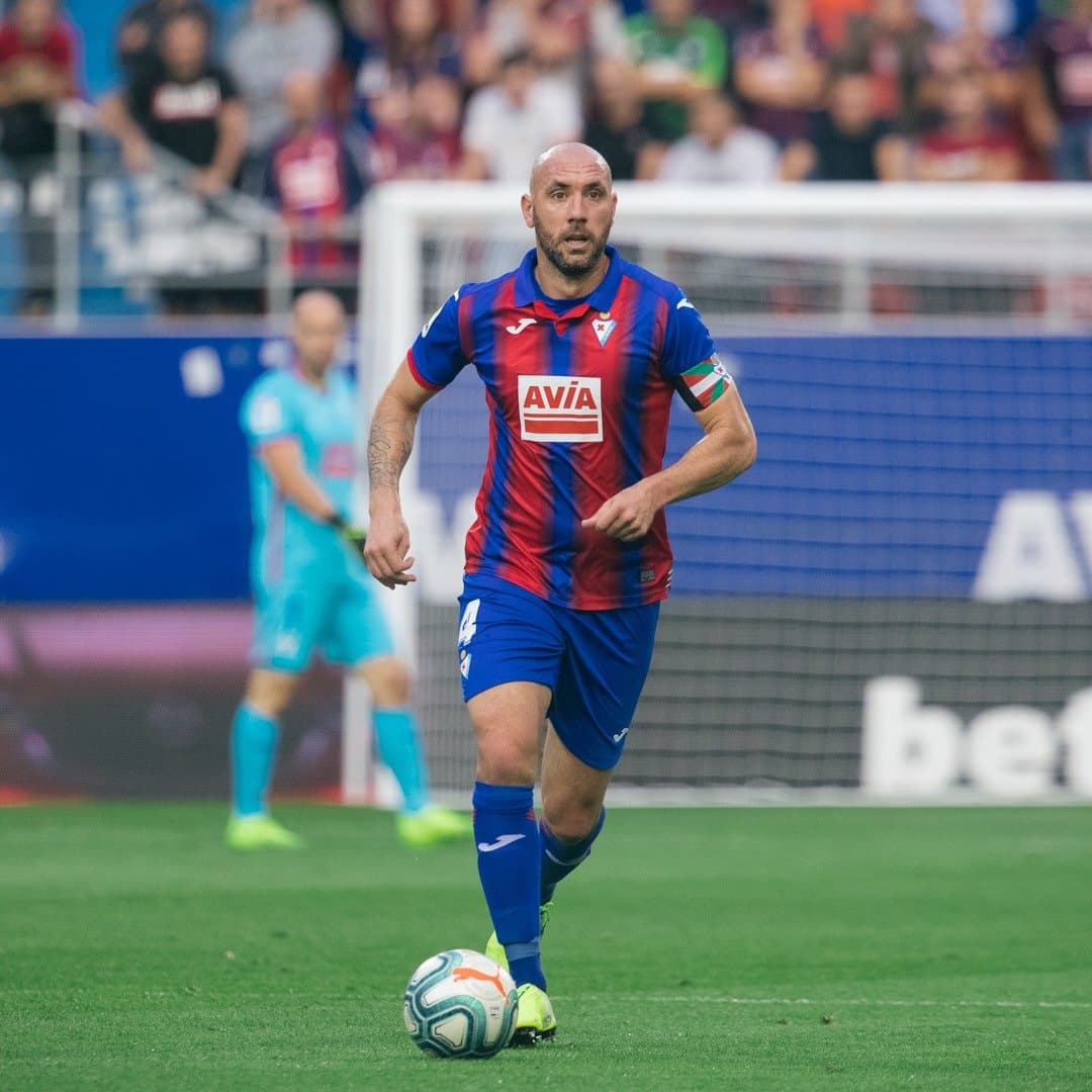 Con su primer victoria del torneo el Eibar llega a los 5 puntos y se situa en la diecisieteava posición ( a la espera de otros resultados).