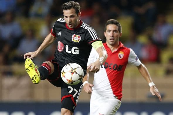 El encuentro fue de llegadas tibias y esporádicas en la primera parte, los dos equipos intentaban pero las defensas se imponían sobre la creatividad.