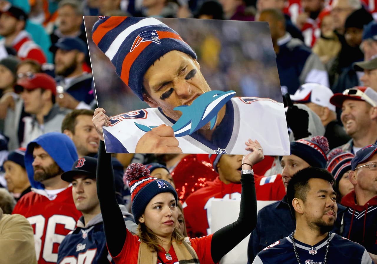 En su temporada 16 egresado de Michigan, ha ganado 25 veces los honores como Ofensivo de la Semana, la segunda mayor cantidad de la liga, sólo por detrás de Peyton Manning (27).