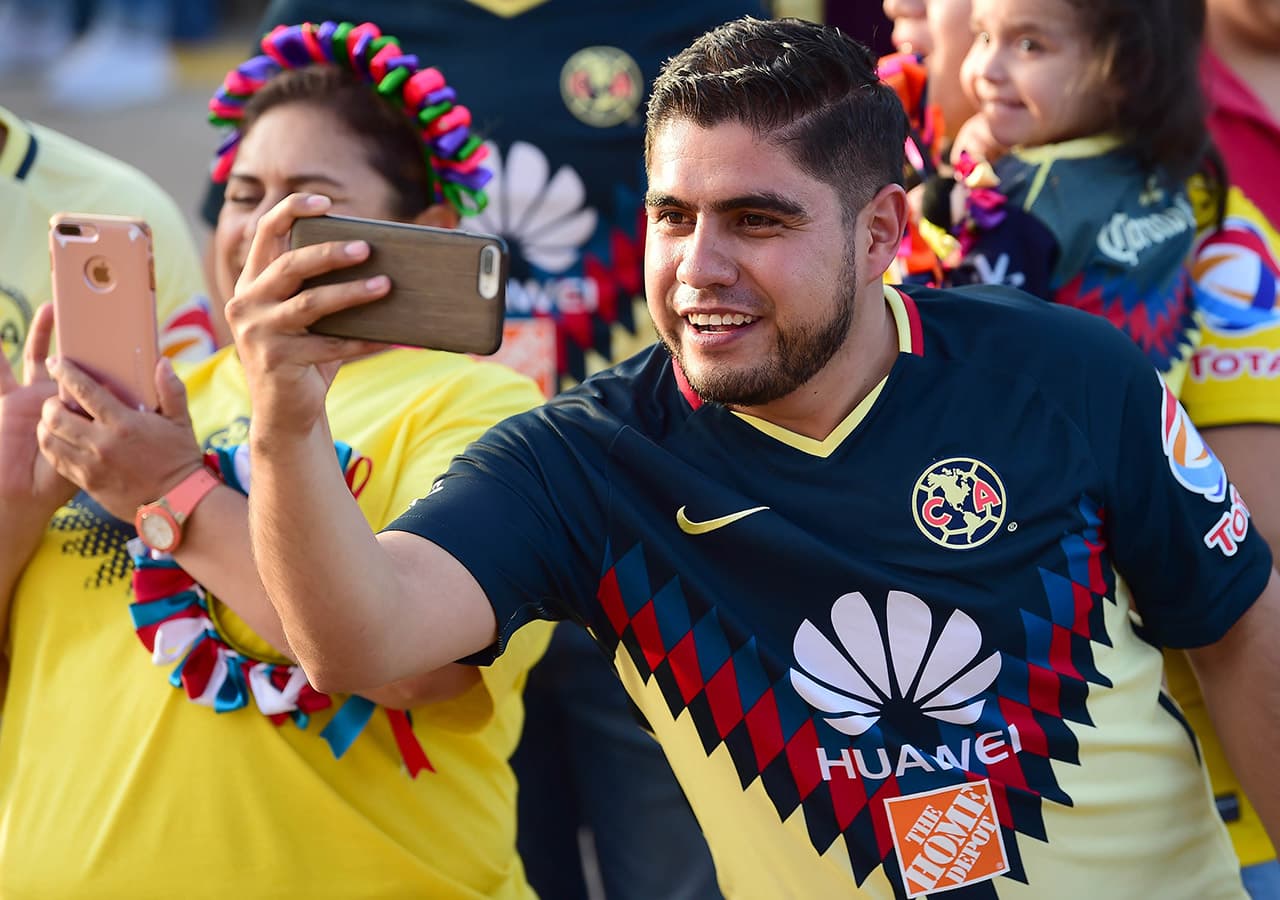 Los fanáticos del América llegaron desde temprano a las cercanías del Estadio Corregidora.