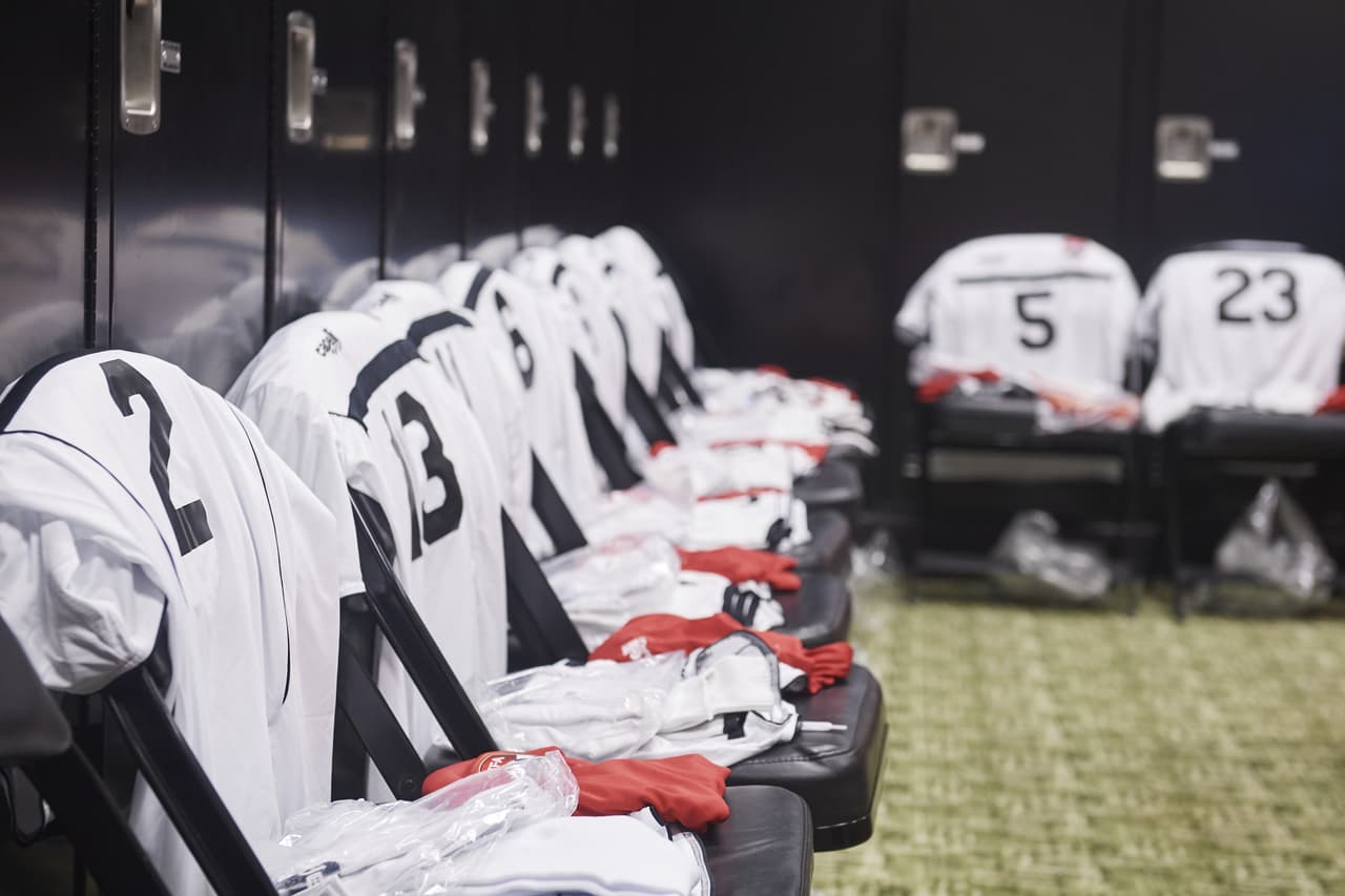 Tremendo ambiente y colorido estaban ya armando las aficiones de cuatro selecciones en medio de una doble cartelera en Children's Mercy Park, en Kansas City, Kansas. Para abrir bocado, Trinidad y Tobago se juega el honor ante Guyana, y más tarde Panamá y Estados Unidos por la cima del Grupo D de la Copa Oro. También captamos la llegada de los jugadores trinitarios y guyanenses para su cotejo.