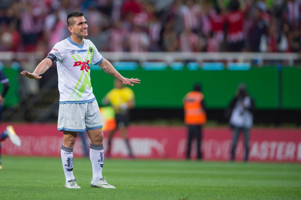 Juárez trató de mantener la calma para sostener el triunfo y la ventaja en medio de un estadio vestido de rojo y blanco.