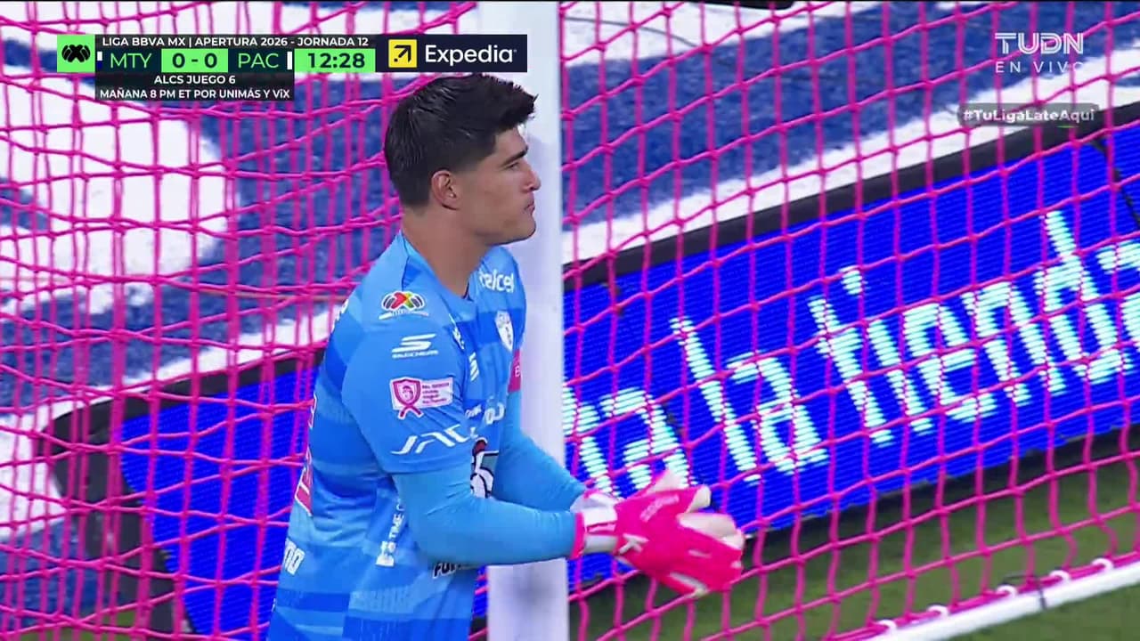¡TIRO ATAJADO! disparo por Lucas Ocampos.