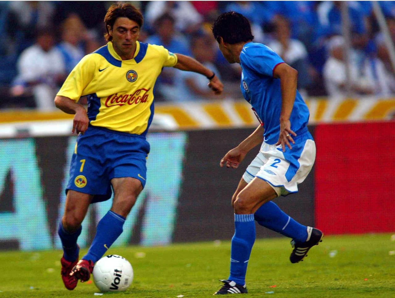 El América ganó la Semifinal en la Liguilla del Clausura 2005 por 6-2 global, con tantos en la ida de Blanco (2) y "el Piojo" López, descontando por los Azules Francisco "Kikín" Fonseca; en la vuelta marcaron Aarón Padilla, Francisco Torres y Claudio López por los volátiles, y por los Cementeros había adelantado César "Chelito" Delgado.