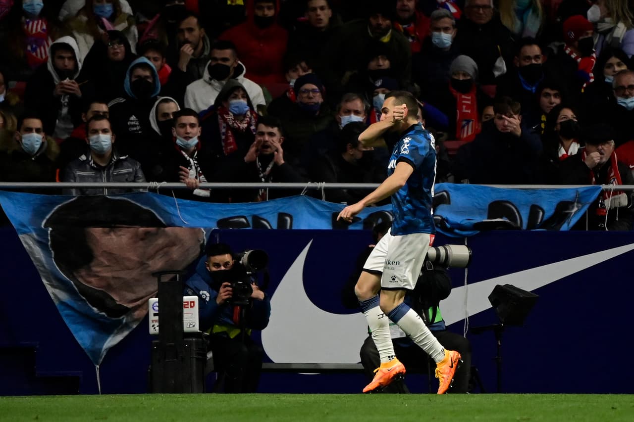 El Atlético de Madrid goleó al Alavés con sendos dobletes de Joao Félix y Luis Suárez.