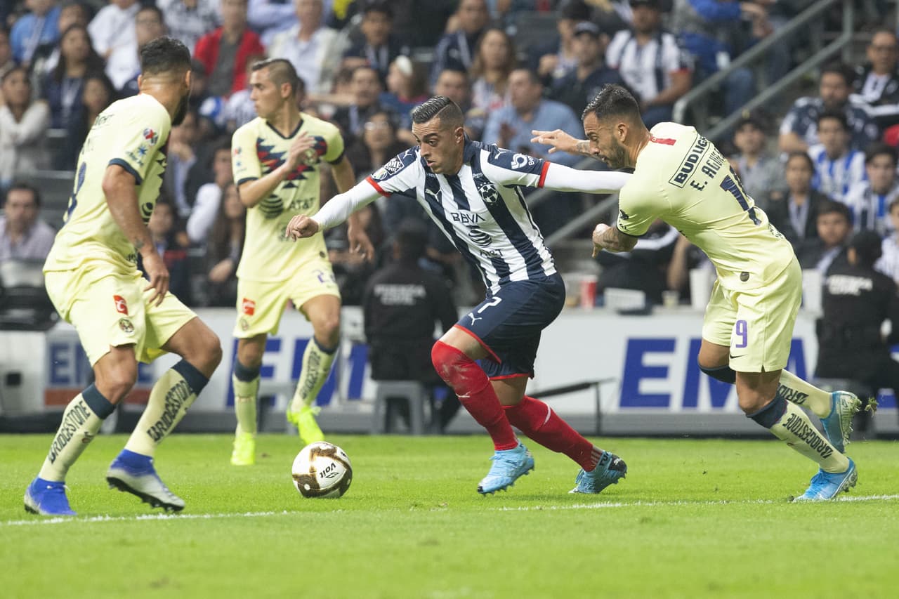 No tenía más que un pobre disparo a gol pero no se cansaba de buscar el arco rival a pesar de la marcación.