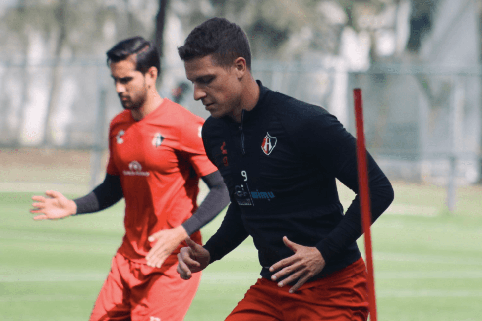 Furch puede estrenarse como rojinegro en el Clásico Tapatío