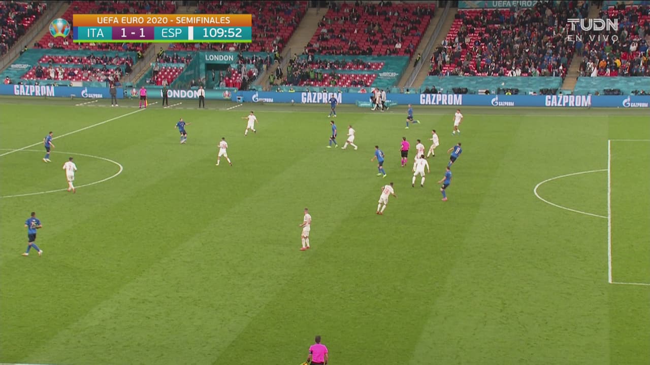 ¡Jugada al límite de Italia, pero Berardi está en fuera de lugar!