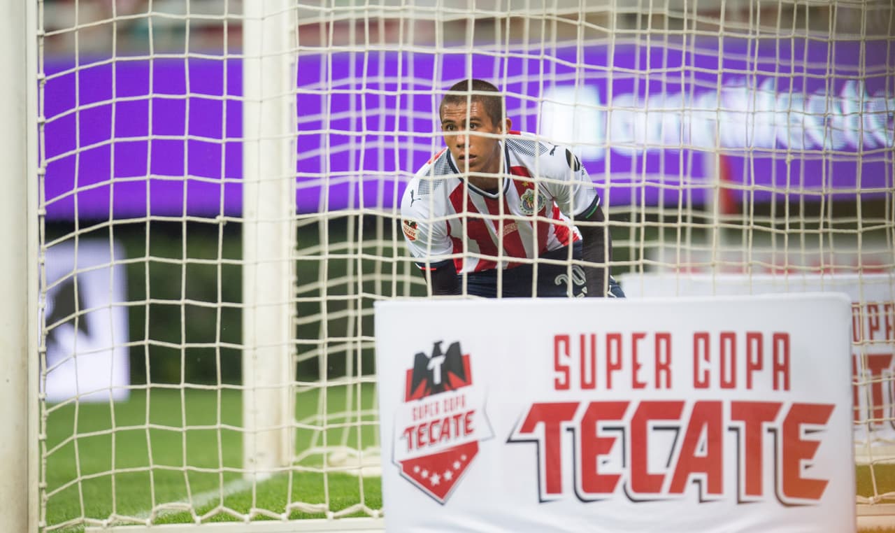 El gol del descuento lo anotó Óscar Macías tras un madruguete en el cobro de un tiro libre. Genialidad de los mexicanos.