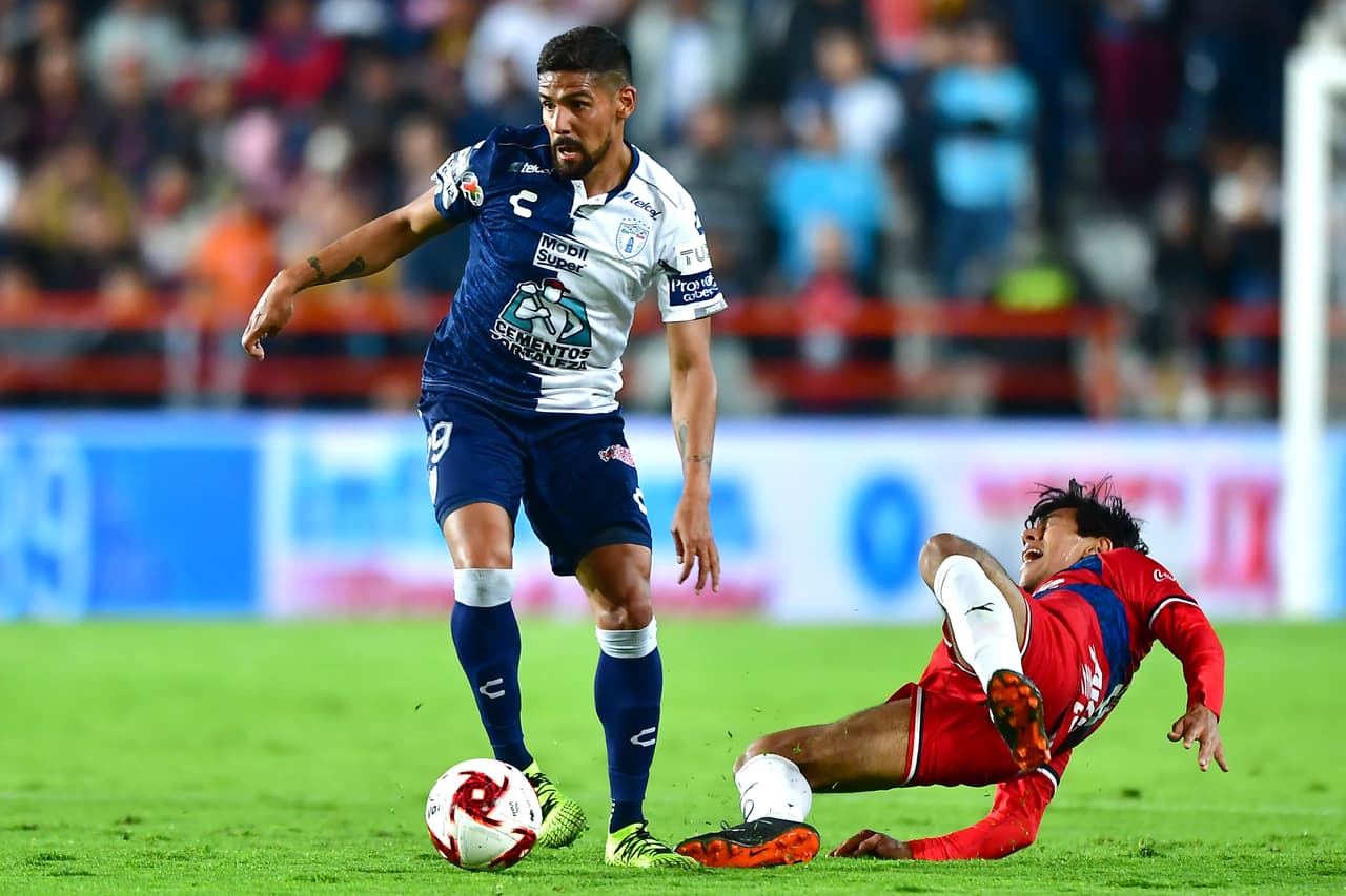 Ni Pachuca ni Chivas logran romper las redes y se dividen los puntos.