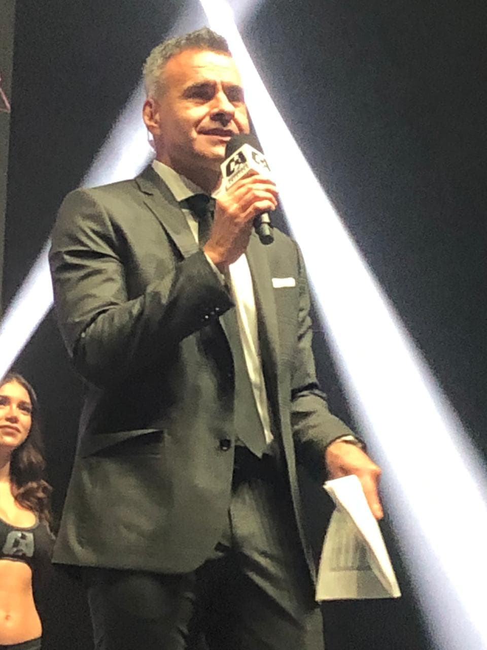 La ceremonia con la 'romana' legitimó el programa de peleadores que se enfrenta este sábado en la noche.