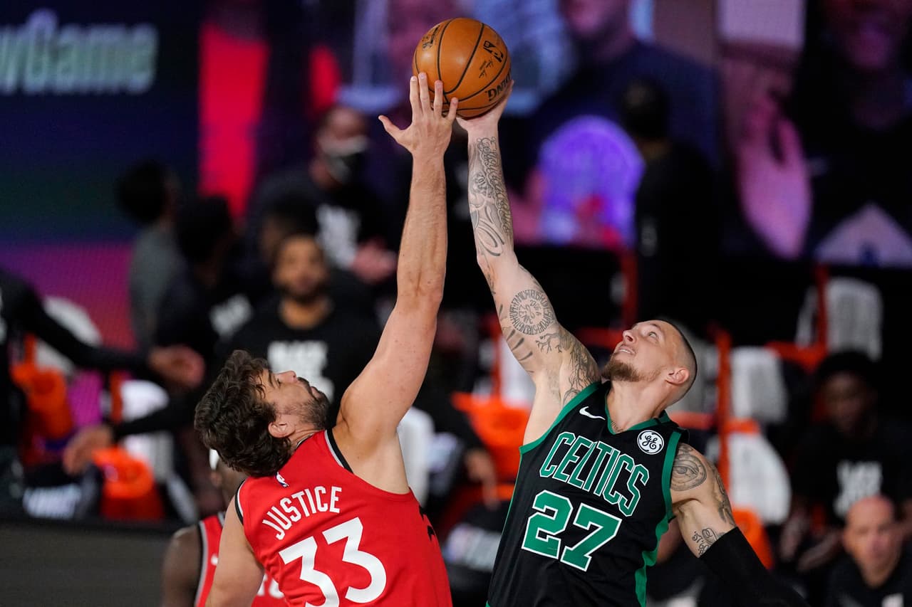 Jaylen Brown sale inspirado en el quinto partido, y con 27 puntos lleva a los Boston Celtics de nuevo a la victoria para poner la serie 3-2 a su favor.