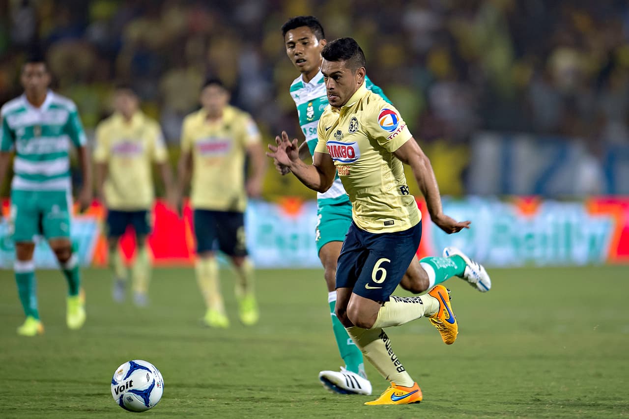 Miguel Samudio: El futbolista paraguayo fue uno de los elementos de América que más buscó y más corrió. Por el lado izquierdo provocó mucha llegada pero no generó alguna jugada que pusiera en peligro el arco de Santos. Calificación 8.