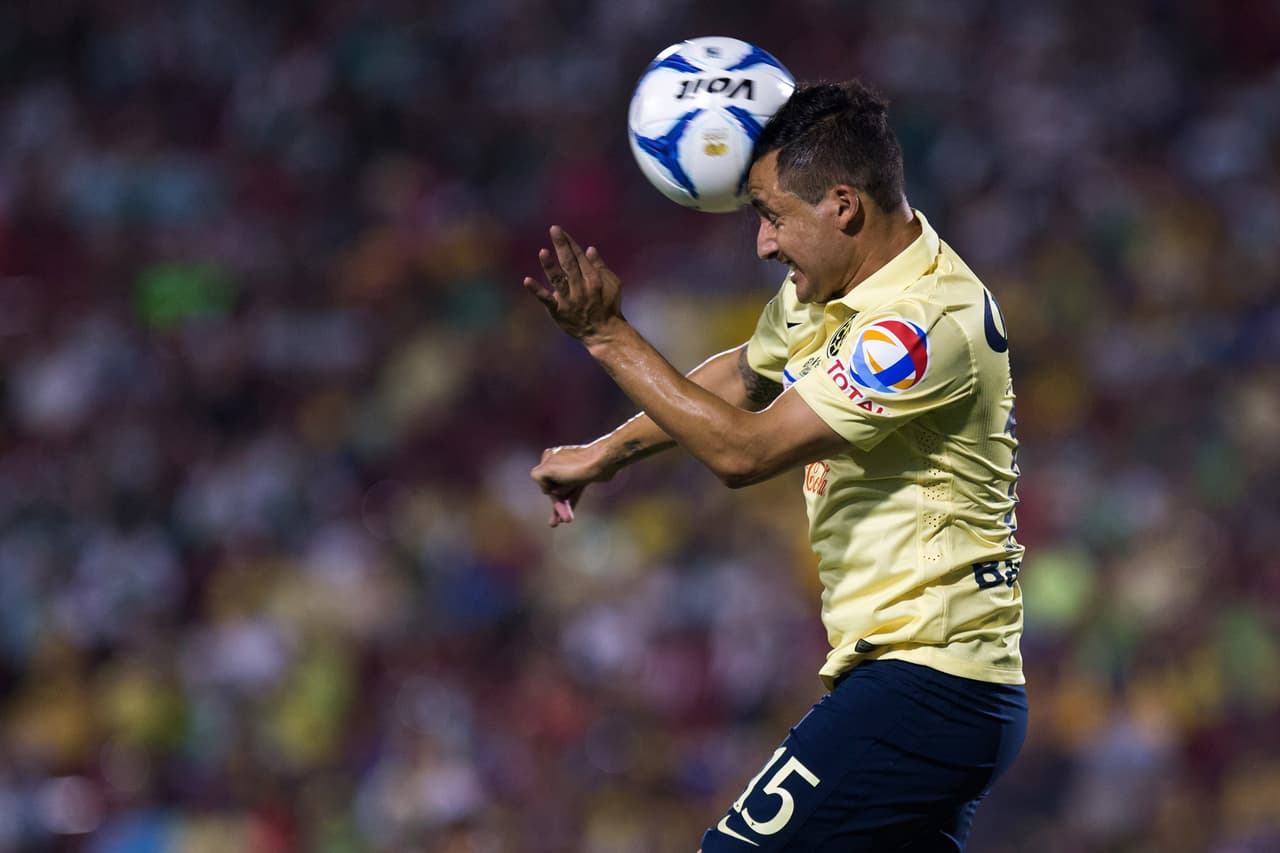 Osmar Mares: Al igual que Pimentel, Osmar tomó la defensa central de América y también le costó esa posición y se notó en el penal que le cometió a Djaniny en los primeros minutos que provocó que las Águilas cayeran ante Santos. Calificación 6