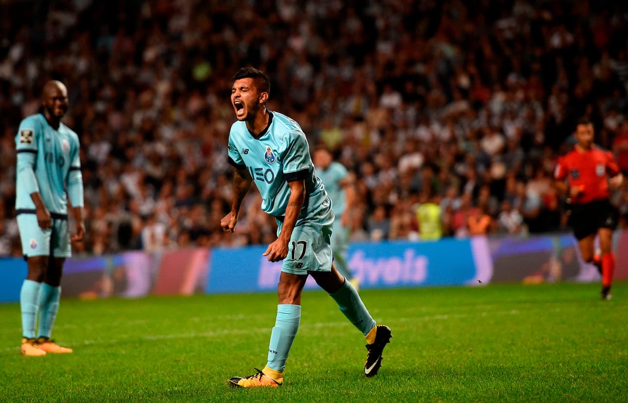 Boavista 0-[3] Porto: Héctor Herrera y Jesús Corona fueron titulares con el Dragón en el derbi de la ciudad. Fue el mediocampista quien puso una asistencia. Diego Reyes entró al 90' y Miguel Layún no fue convocado.