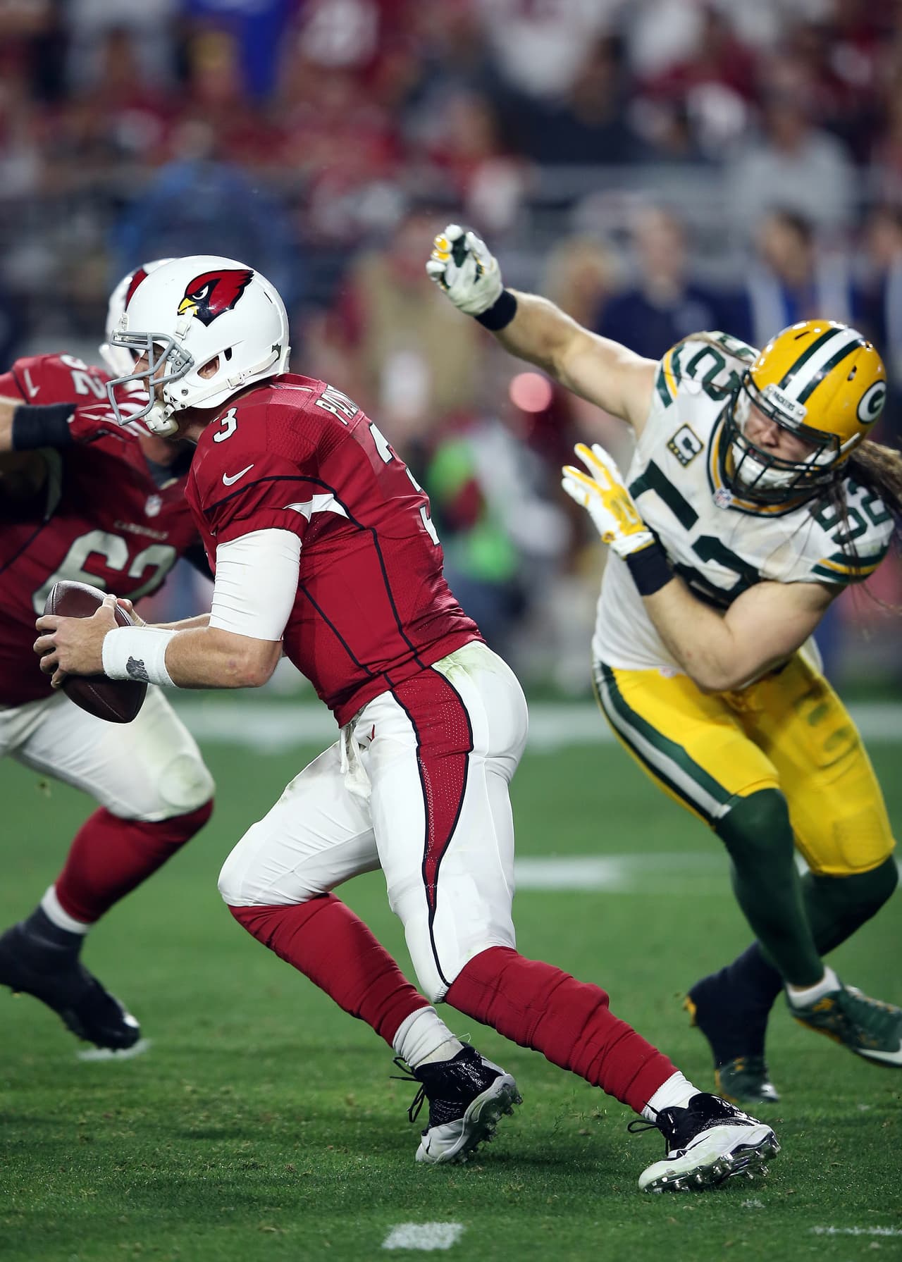 6 CARSON PALMER. Cometió 2 errores en pases interceptados, pero mantuvo el control de la ofensiva para ganar. Completó 25 de 41 para 349 yardas con 3 de touchdown. Su primer triunfo en playoffs lo pone a un partido de llegar al Super Bowl.