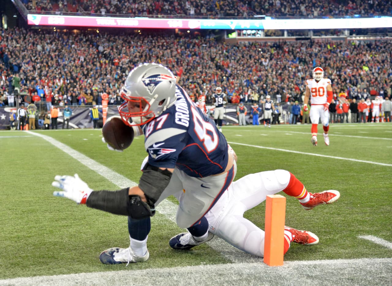 4 ROB GRONKOWSKI. Con las 2 recepciones que tuvo de touchdown estableció récord de anotaciones de 6 puntos en playoffs para un ala cerrada. Contra los Chiefs atrapó 7 pases para 83 yardas.