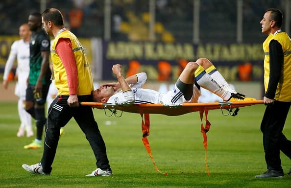 Robin Van Persie se recupera y no perderá su ojo