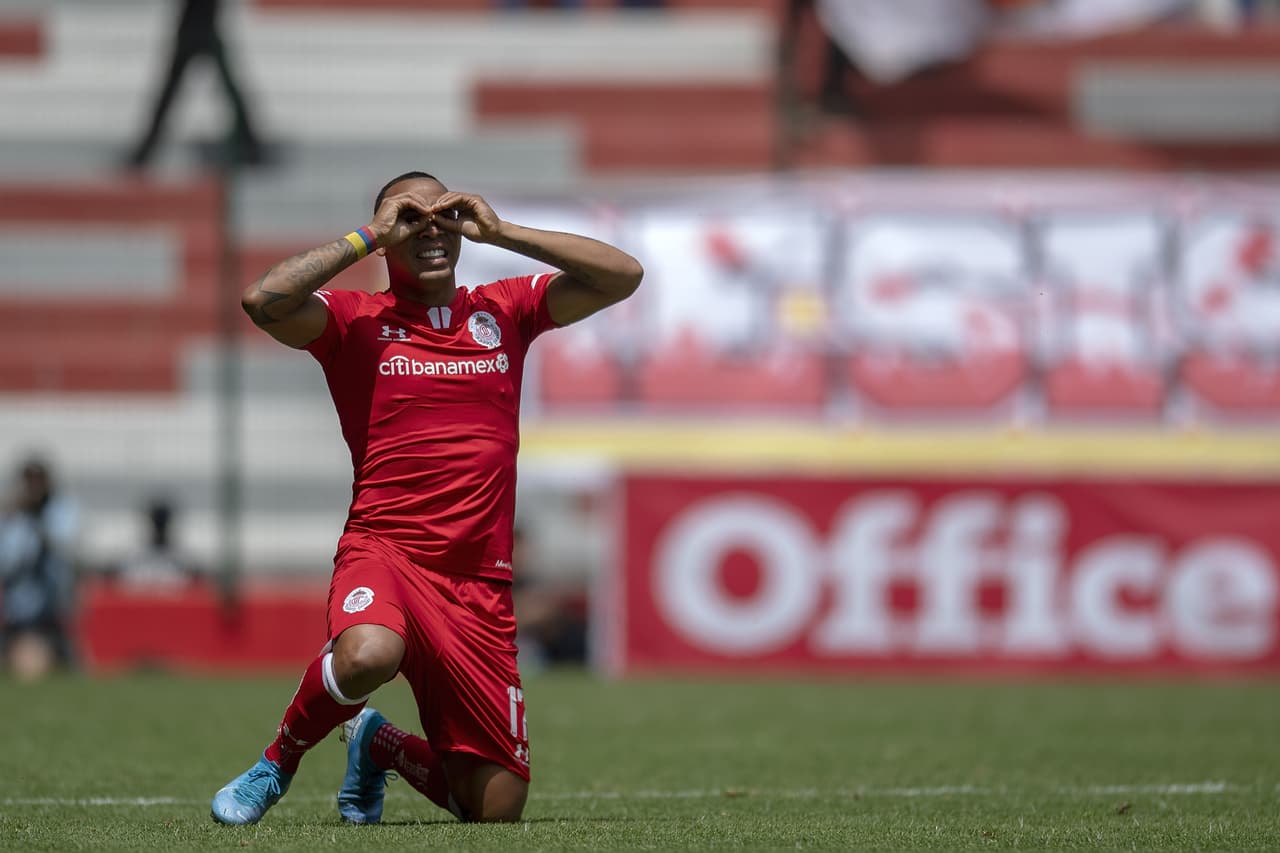 Felipe Pardo celebra autogol de Tijuana poniendo el marcador 1 a 0.
<br>