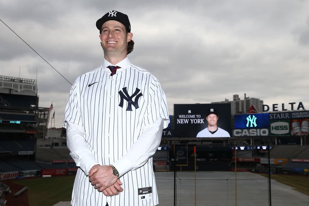 El pitcher llega como el Cy Young de la Liga Americana y con un contrato de 324 millones de dólares, procedente de los Houston Astros.