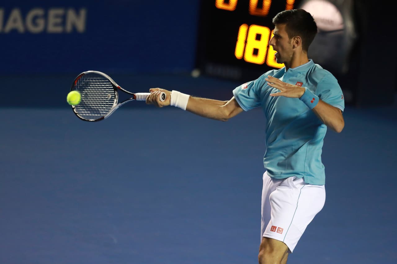 Ambos defendieron su saque en el primer parcial y Kyrgios fue más efectivo en el largo desempate que rebasó los 10 minutos. De esa batalla, Nick salió fortalecido y Novak se mantuvo sereno y confiado en su juego.