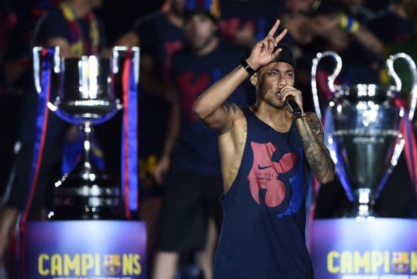 Los jugadores Blaugranas recorrieron las calles de Barcelona y después llegaron al Camp Nou para celebrar su quinta Champions League
