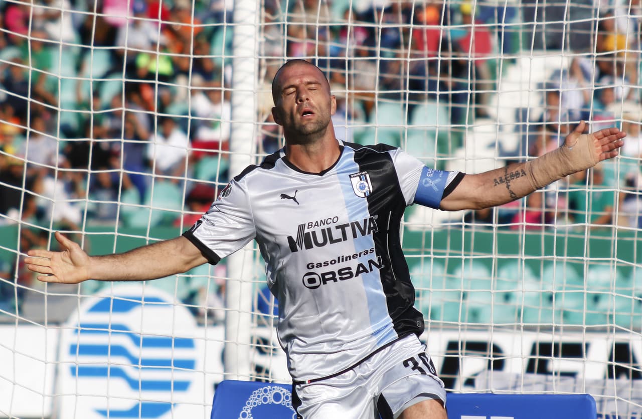 Lo de Querétaro merece una mención particular, Gallos y Vucetich decidieron alinear ante Chiapas un equipo alternativo y guardar a lo mejor de su tropa para la final de Copa. Pero con todo y suplentes viajó a la selva para pegarle 2-1 a Jaguares.
