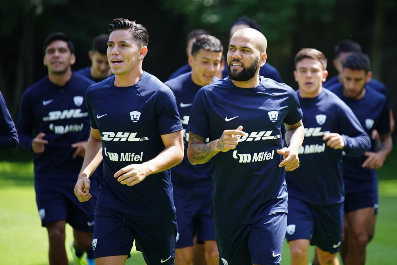 Dani Alves tuvo su primer entrenamiento con Pumas después de que realizara sus exámenes médicos y firmara su contrato.