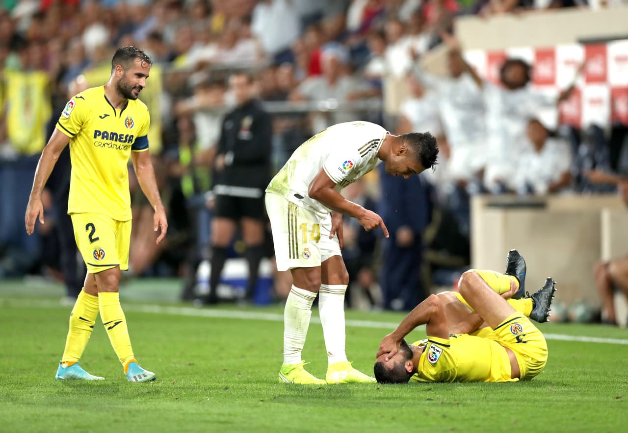 La intensidad del partido propició algunos roces extra e incluso el galés anotador del doblete para el Madrid, abandonó el juego sobre el final por recibir cartulina roja.