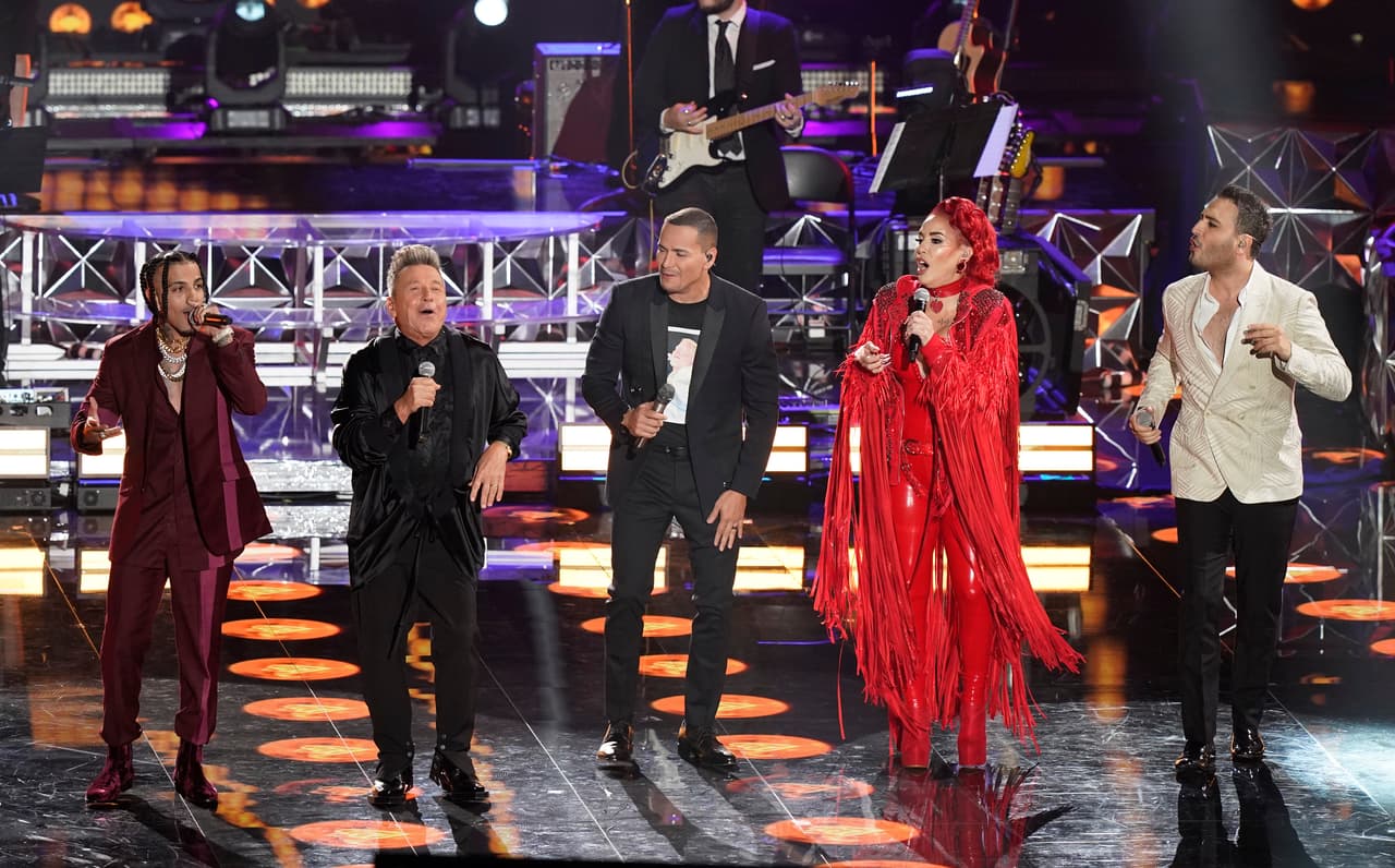 Víctor Manuelle completó la terna de los presentadores.