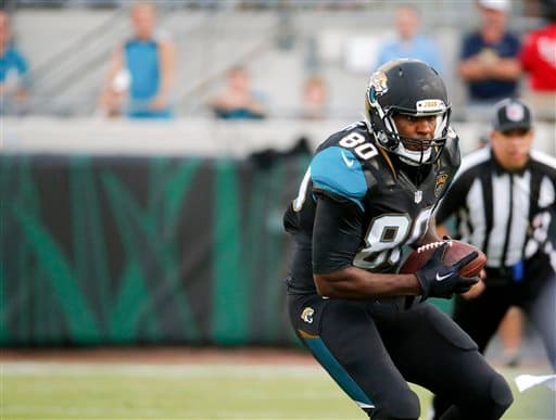 Julius Thomas salió lesionado de un dedo.