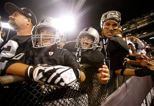 Los Oakland Raiders se llevaron la victoria 18-3 ante los St. Louis Rams.