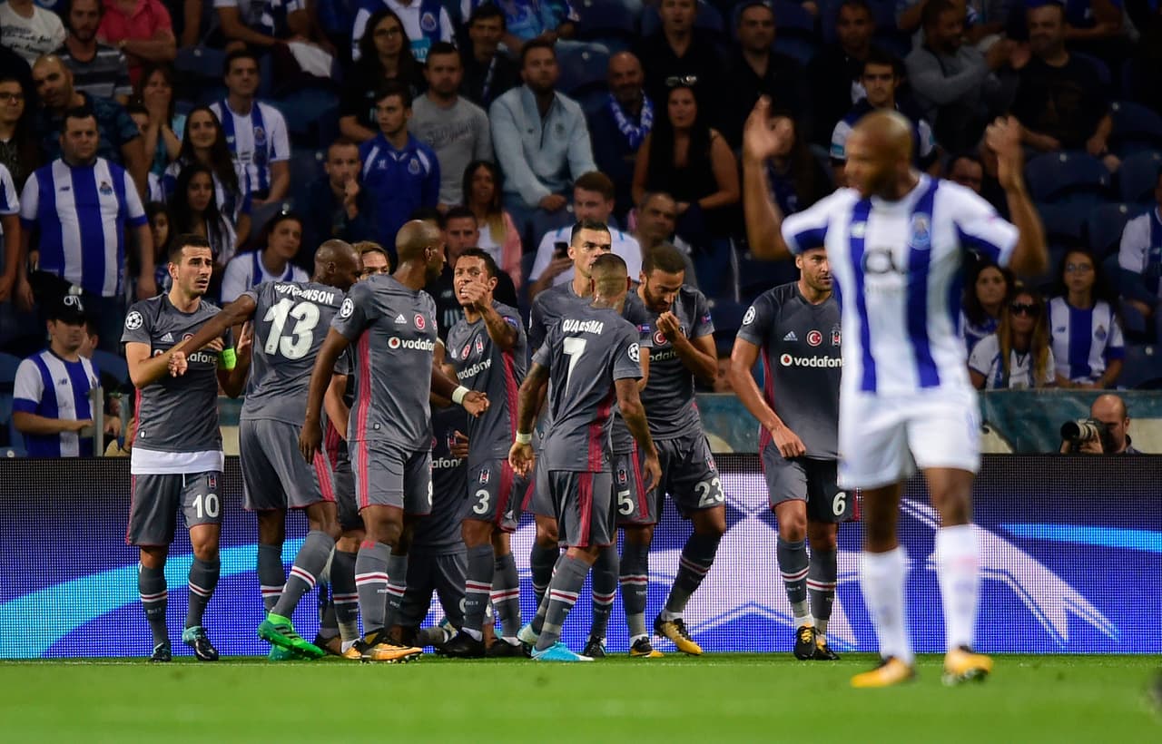 Un error en el regreso del Porto, produjo el gol de los visitantes al minuto 13, con cabezazo de Anderson Talisca.