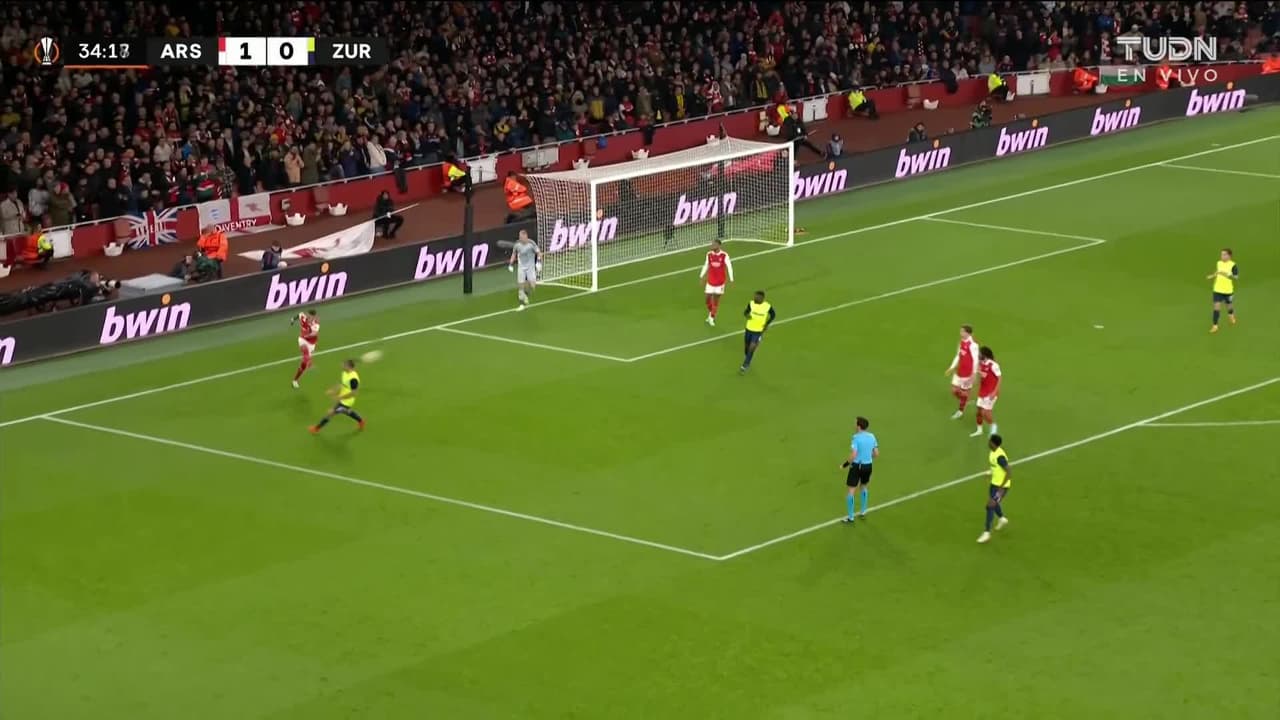 ¡TIRO ATAJADO! disparo por Jonathan Okita.