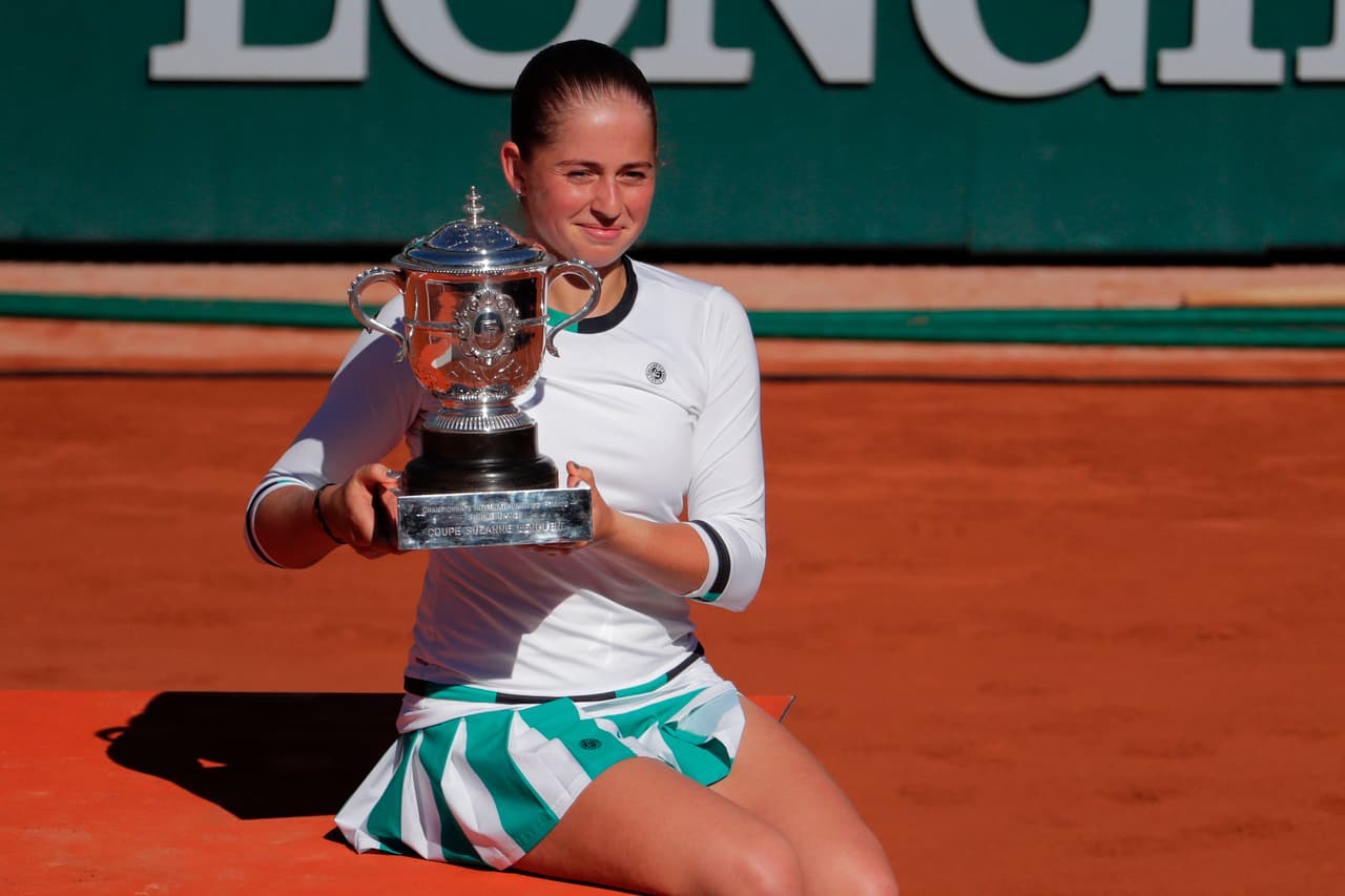 Ostapenko desdijo todos los pronósticos y se convirtió en la primera tenista que alcanzaba la final sin ser cabeza de serie desde 1983.