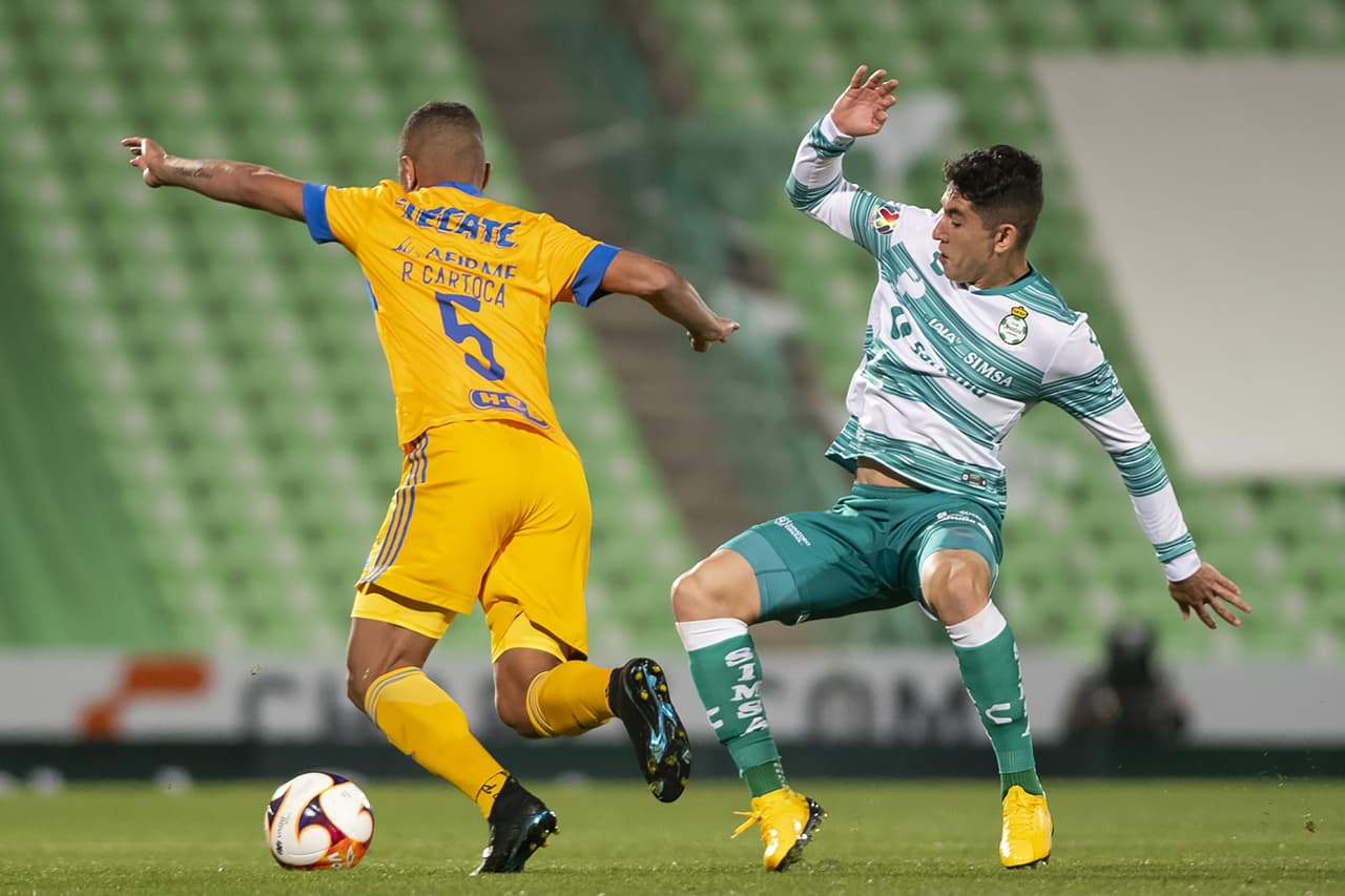 Juan Otero y Eduardo Aguirre son los encargados de la victoria a Santos 2-0 sobre los Tigres.