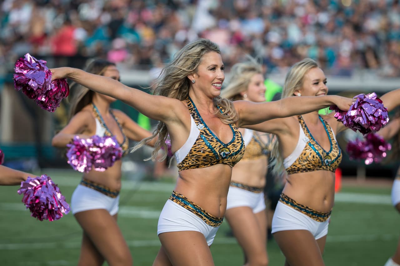 Son hermosas, tienen energía y sus bailes le dan alegría al ambiente en los estadios de la NFL: sin duda, las porristas tienen un papel muy especial para el espectáculo del fútbol americano.