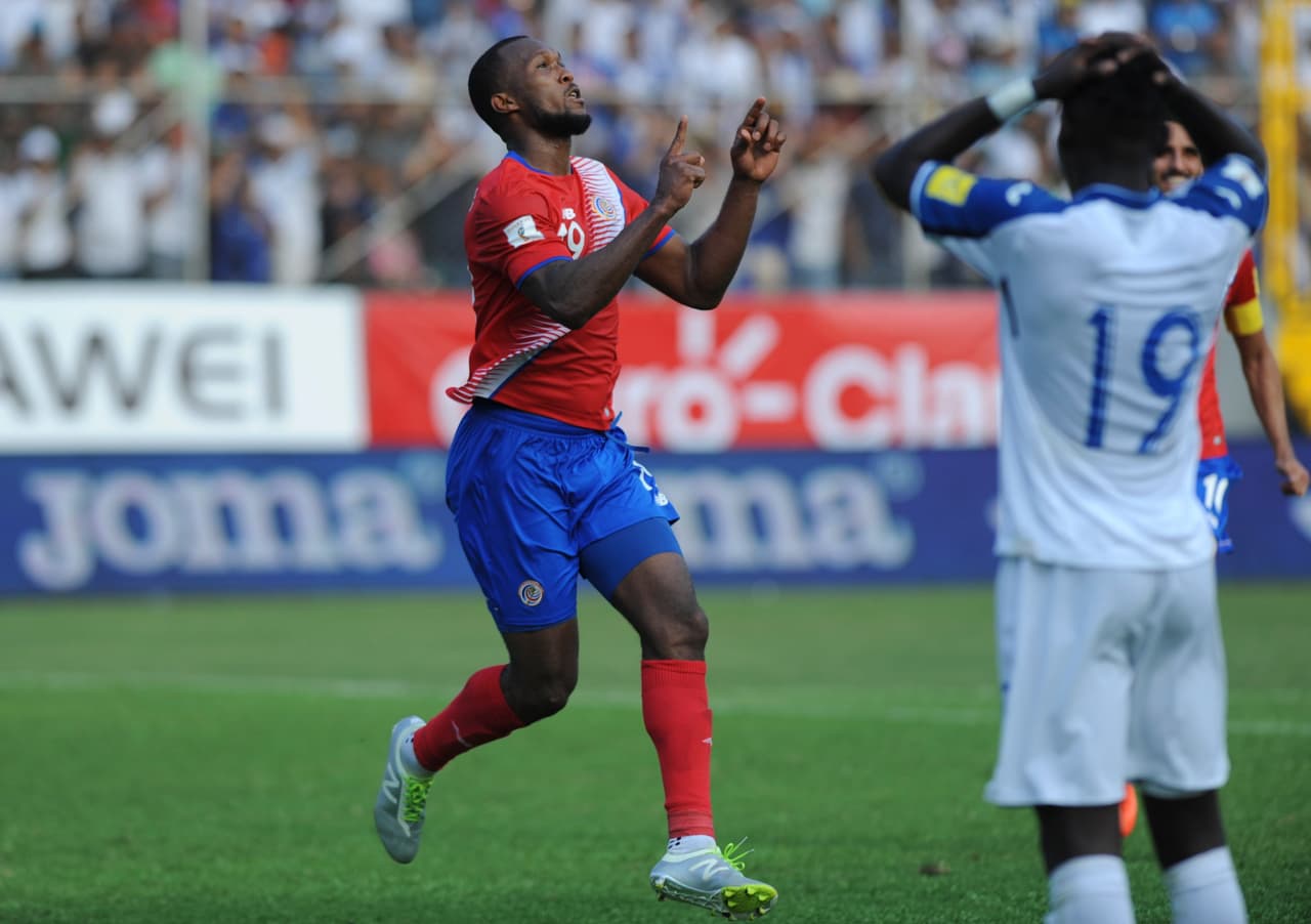 Costa Rica's defender Kendall Waston celebrates after scoring against Honduras during their 2018 FIFA World Cup qualifier football match in San Pedro Sula, Honduras on March 28, 2017. / AFP PHOTO / JOHAN ORDONEZ (Photo credit should read JOHAN ORDONEZ/AFP/Getty Images)