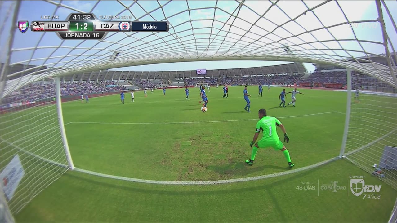 Leo Ramos descuenta para Lobos con este derechazo a la media vuelta