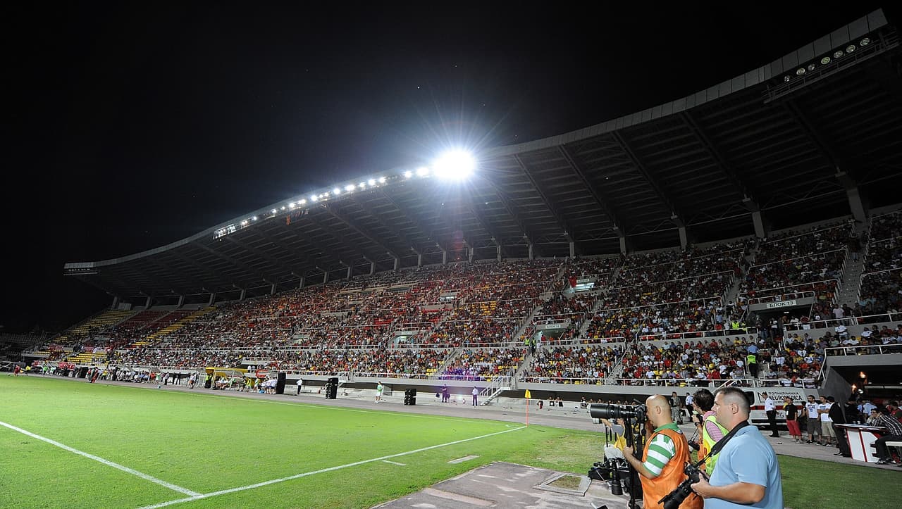 El estadio tiene 494 localidades VIP, un espacio reservado para 245 asientos de comentaristas y una sala de prensa que puede recibir 141 periodistas.