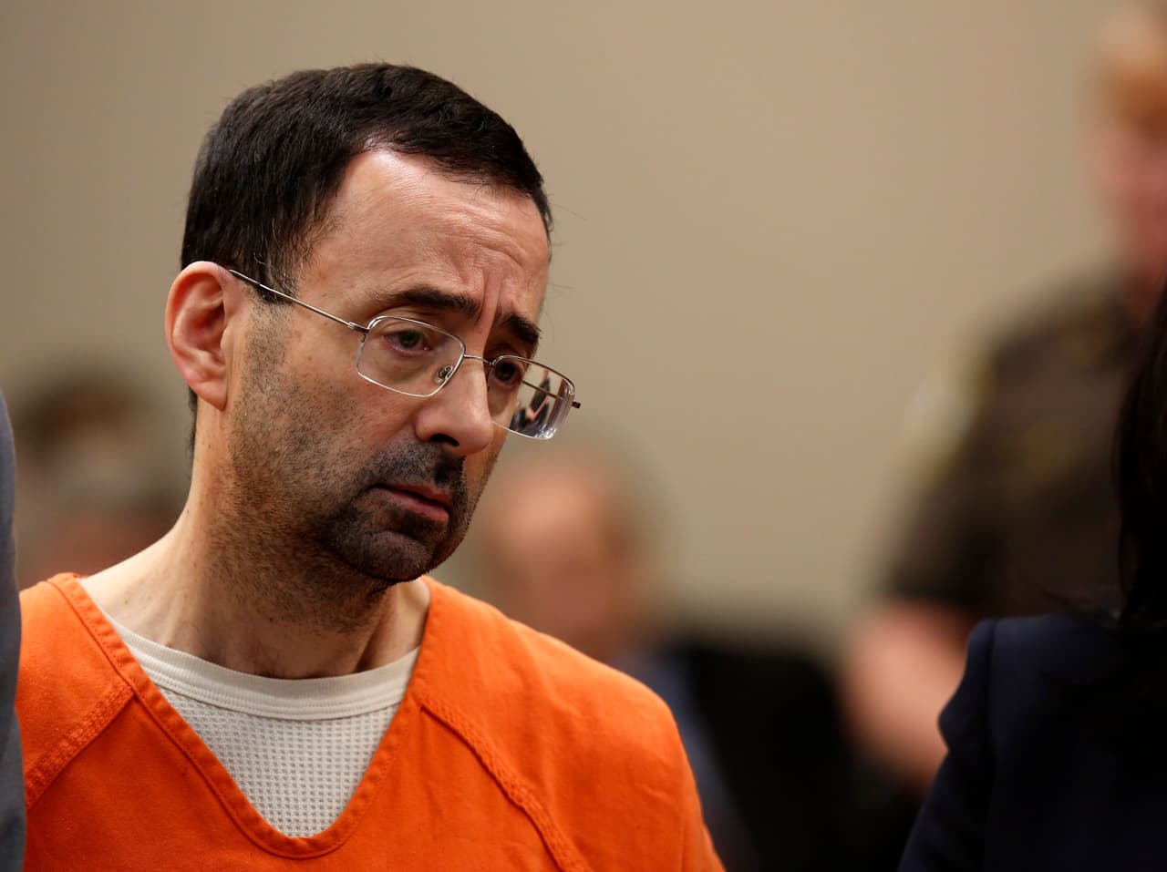 Larry Nassar, el médico que abusó a más de 150 niñas y adolescentes, fue sentenciado a un máximo de 175 años de prisión