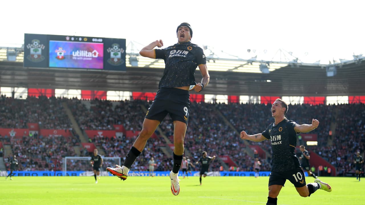Raúl Jiménez es nominado dos veces a gol de la temporada con Wolves