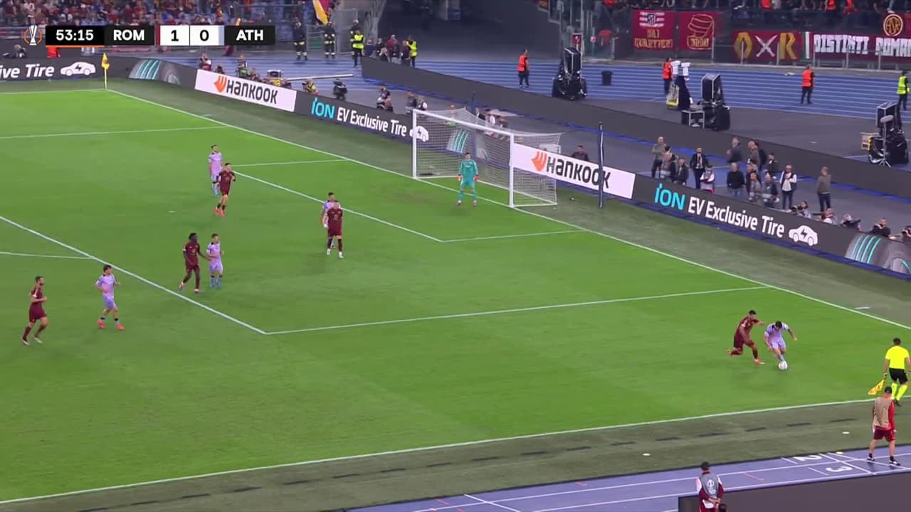 ¡TIRO ATAJADO! disparo por Matías Soulé.