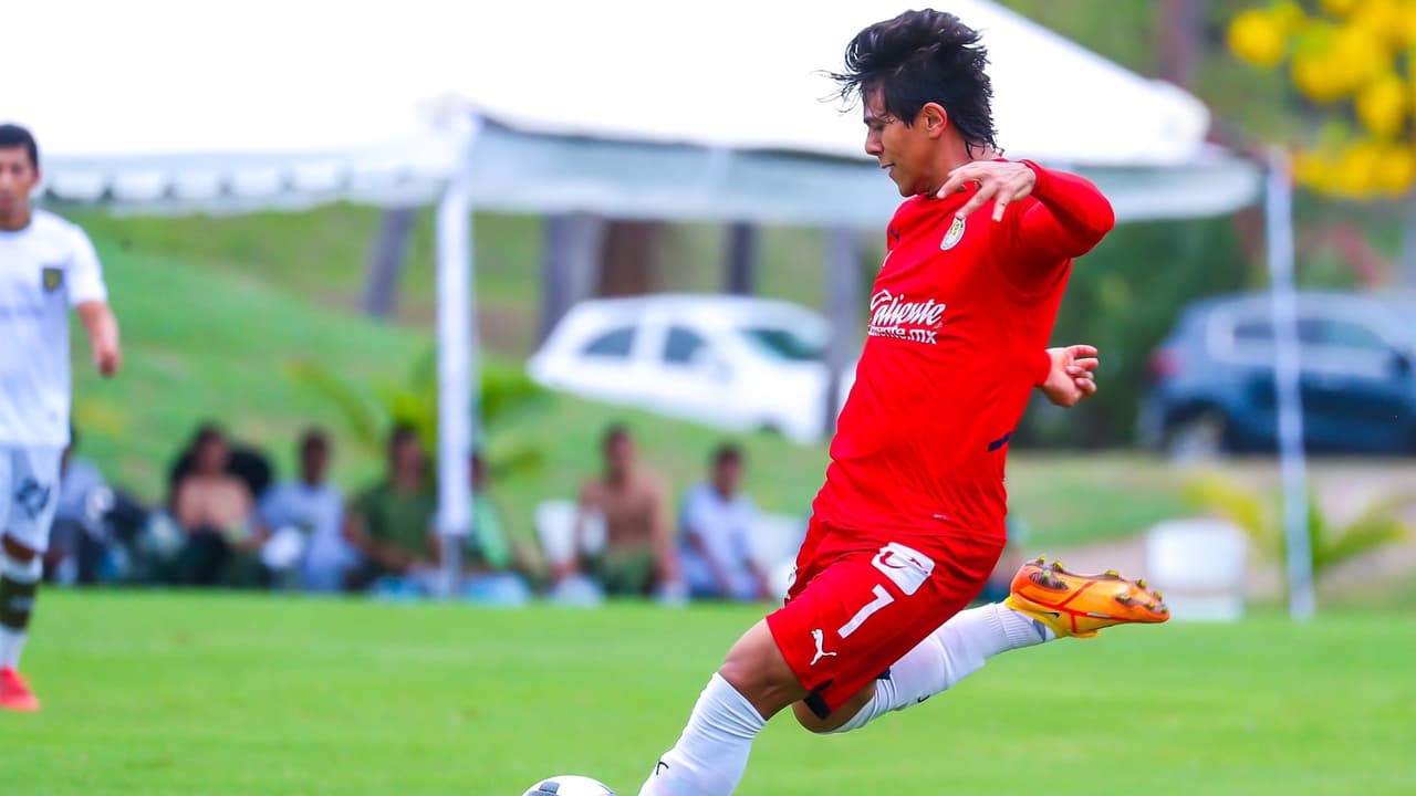 Chivas hace cuatro goles a Colima FC en partido amistoso